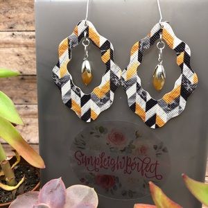 💕✨ Black & Mustard Leather earrings! 😍🖤💛